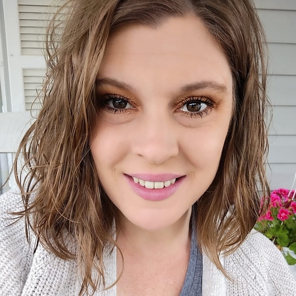 Meet your Posher, Whitni - Picture 1 of 1